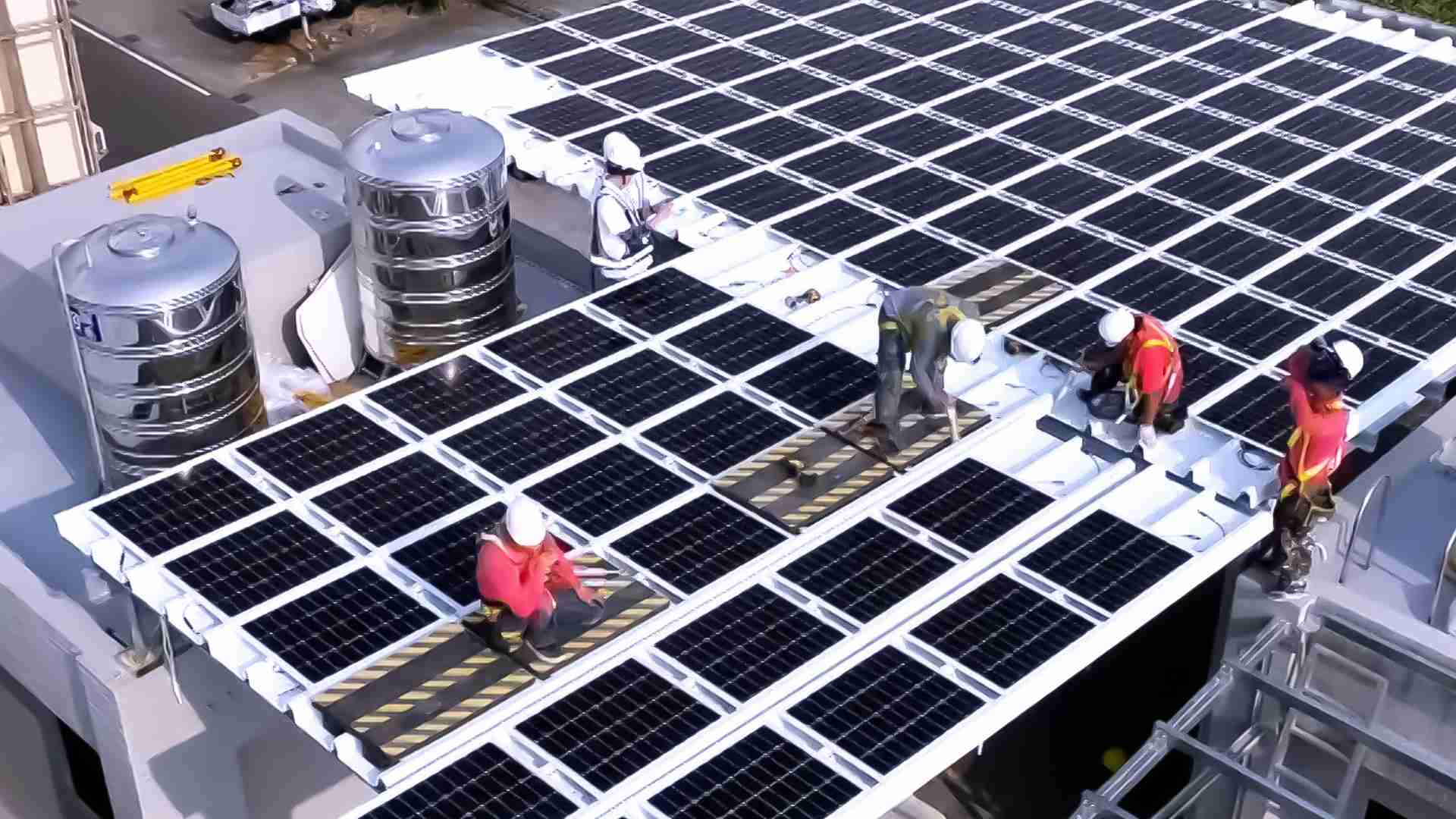 至成国际着力于替代能源之技术研发，，，如光电浪板的相关制程、、、、设备与产品，，，其中所开发之光电整合型浪板，，，减少传统金属支架安装，，，，更提升耐候度，，，可广泛运用于多元场域，，，，并辅助建筑达到净零碳排目标