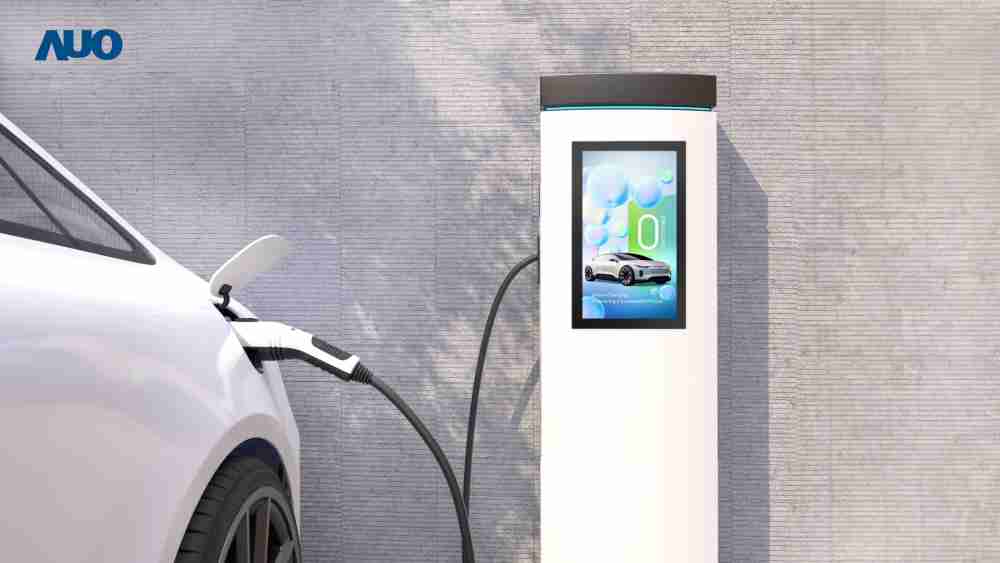 友達〝EVSE車用充電樁解決方案〞專為電動汽車充電樁設計，，，具有高亮度、、克服戶外艱難環境的耐溫、、耐紫外線等特性，，，，並搭載散熱性及擴充性強的高效能工業電腦，，可實現人機互動訴求，，如資訊顯示、、支付等應用