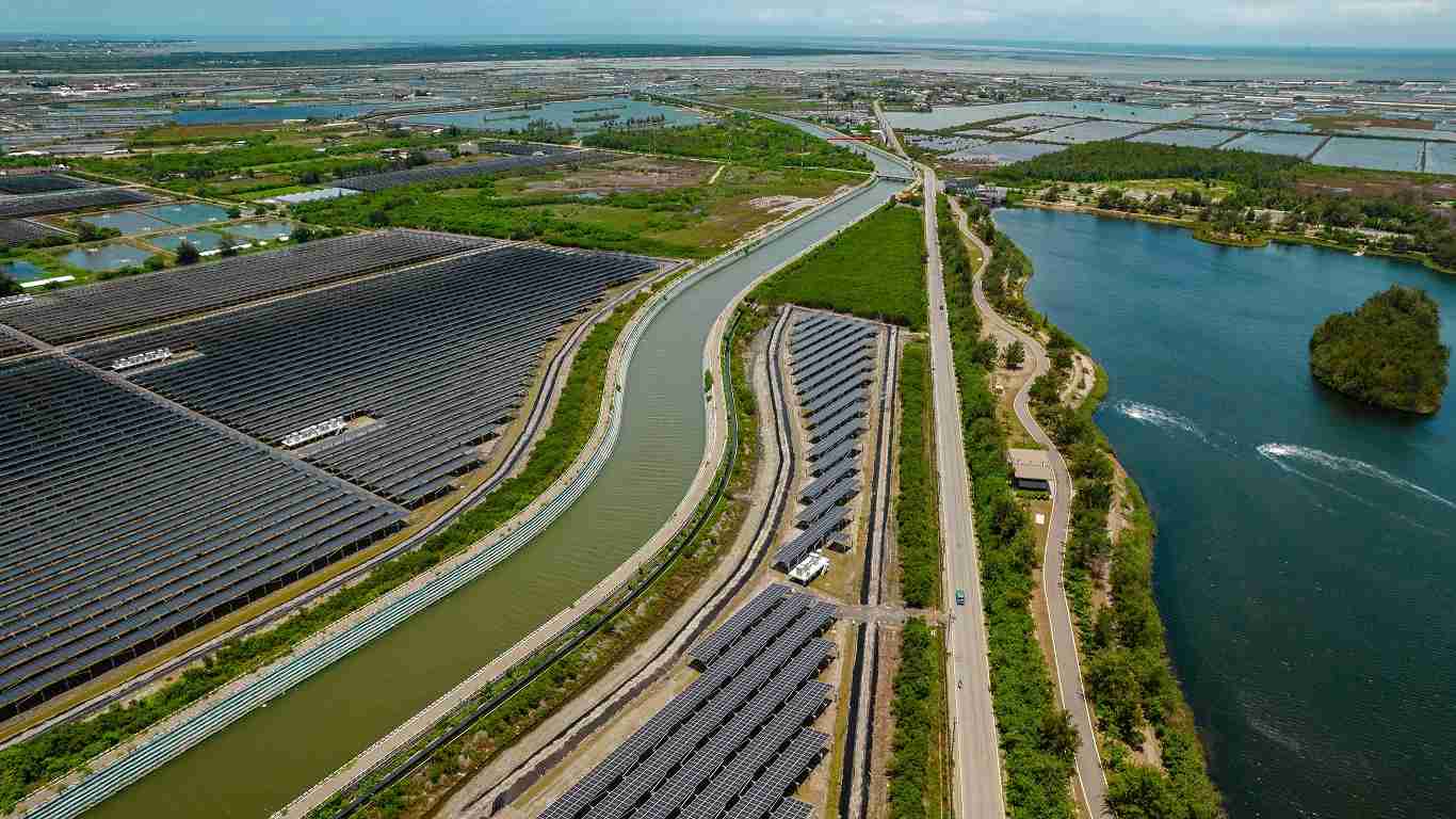 至成国际能源事业提供智慧能源管理、、、太阳能监控管理、、、、全方位电厂建置及运维解决方案，，并拥有管理超过6000案场的经验