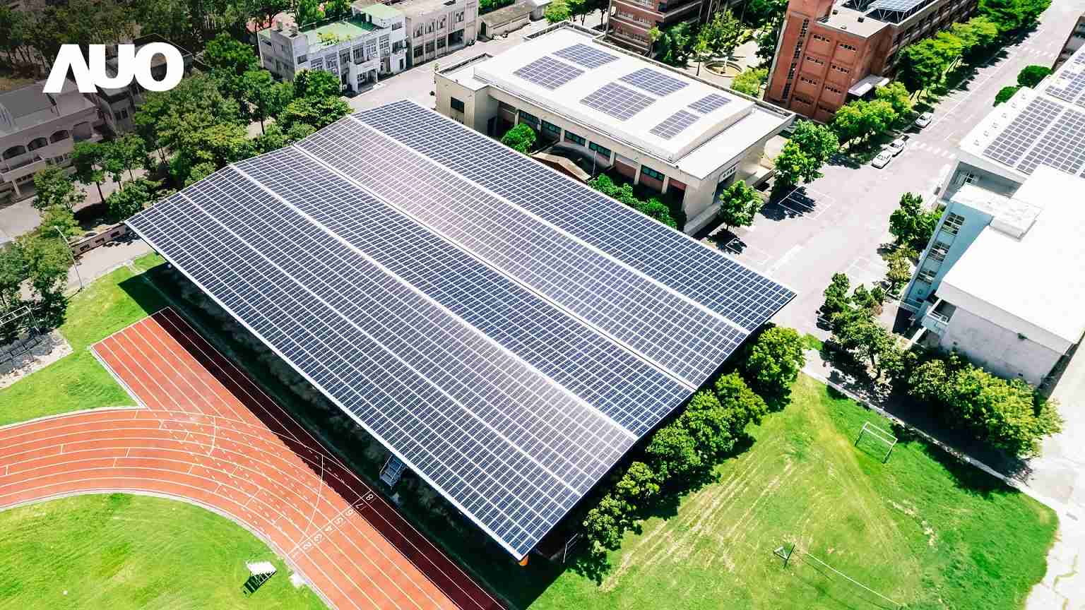 至成国际SunSteel光电整合型浪板具备快速安装、、、轻量化优势，，，可提升15%发电效能，，通过国际IEC与台湾VPC认证安全、、、防漏、、耐候标准