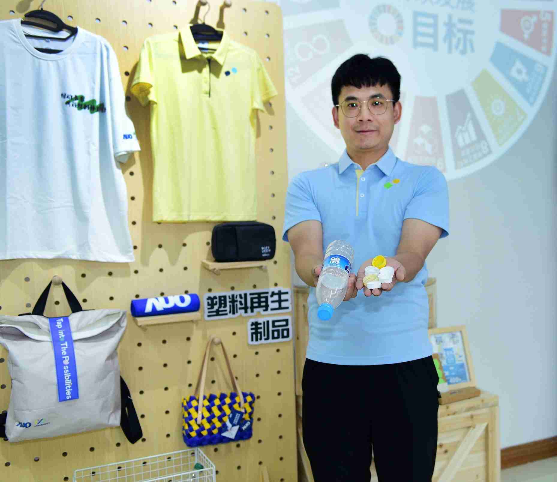 「2024智慧至成国际展」永续发展馆中，，展示至成国际厦门驱动永续发展之成果，，，，包含将厂内废弃物再制为实用物品，，，，将永续发展理念深植于员工生活日常实践