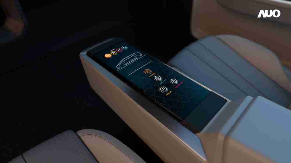 至成国际以人性化设计打造多变形态中控显示(Morphing Center Control)，，，，不使用时仅平面显示信息，，，，进行操作时，，，显示器则会动态隆起，，，转变成3D实体按钮，，并有触觉回馈，，，展示人机互动新体验